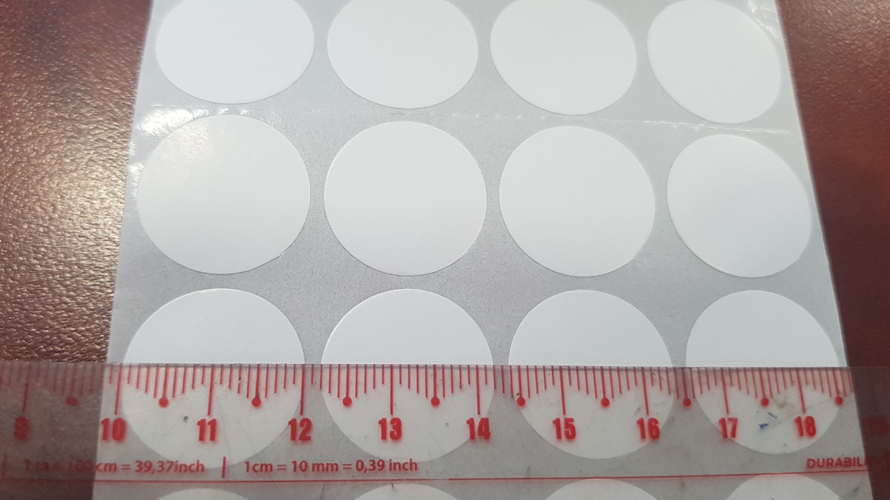 Giấy decal Sticker tròn phi 20 màu trắng dạng cuộn cho máy in mã vạch