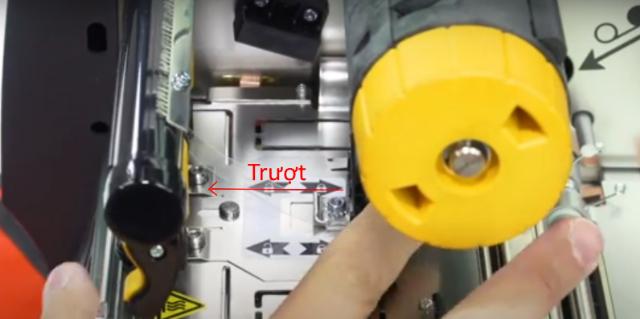 Hướng dẫn cách tự thay đầu in máy in mã vạch tại nhà khắc phục lỗi in xước đứt nét